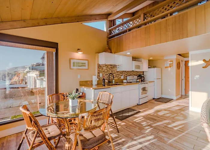 Seamist Beach Cottage, Private Beach & Ocean Views